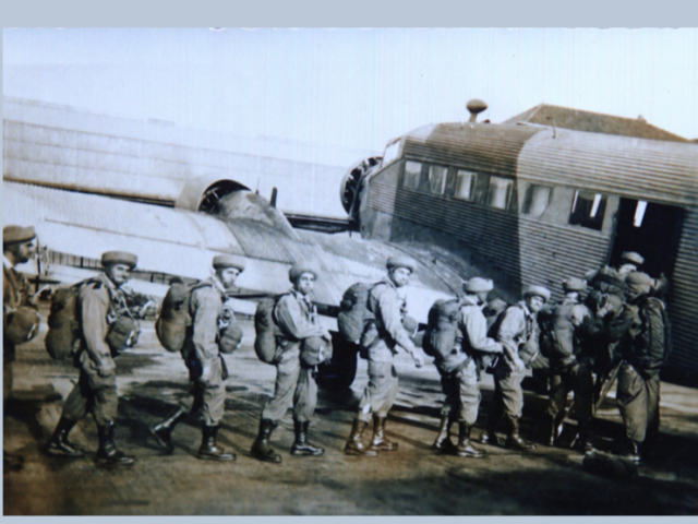 em 61/62 na Ota ...para treino descidas por GCA tanto no equipamento como a bordo Foto Museu do Ar